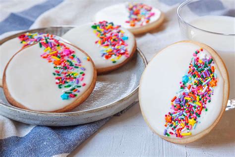 6 Ways to Decorate Cookies with Royal Icing