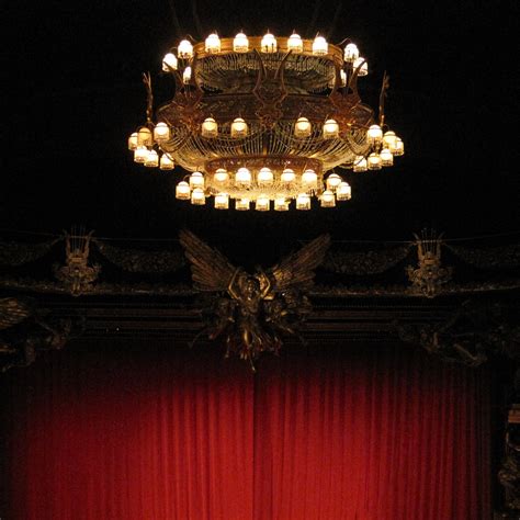 Phantom of the Opera, Broadway stage - Imagine that chandelier falling ...