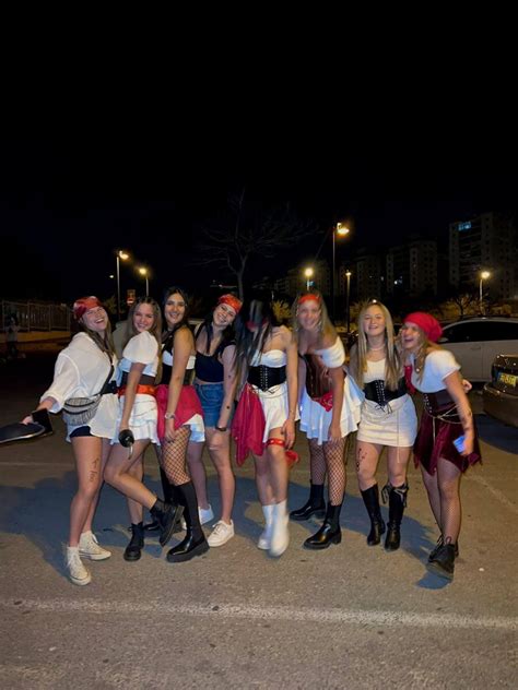 45 Trendy Group Halloween Costumes You'll Want To Recreate