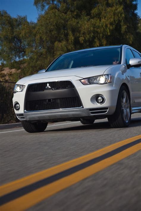 Mitsubishi Outlander GT Prototype Official Details and Photos ...