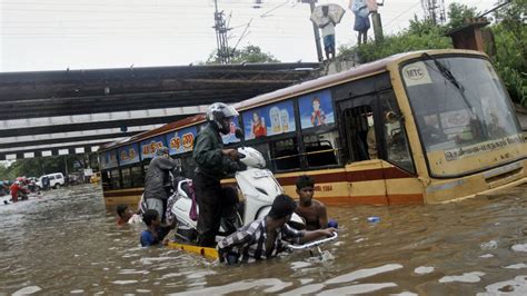 Sciency Thoughts: Heavy rains bring further flooding to Chennai, Tamil Nadu.