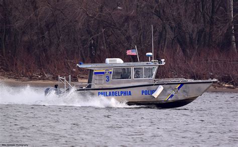 Philadelphia Police Patrol Boat on the Delaware River. | Boat, Delaware river, Police patrol