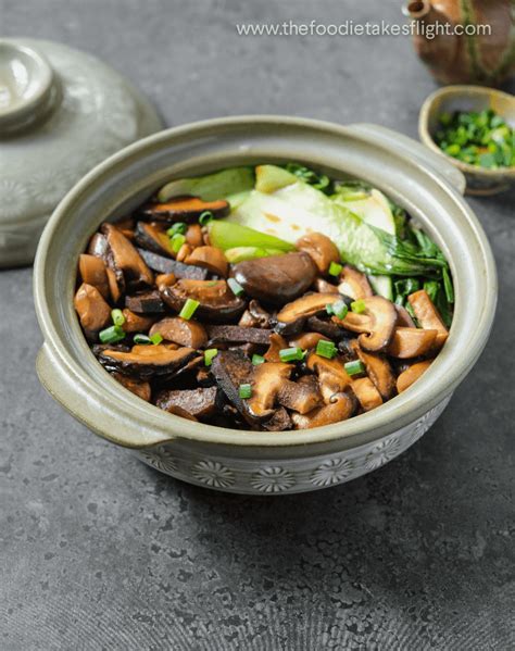 Hong Kong-Style Vegan Clay Pot Rice - The Foodie Takes Flight