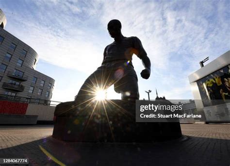 Thierry Henry Statue Photos and Premium High Res Pictures - Getty Images