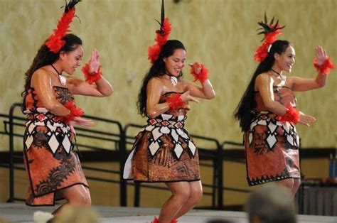 Tahine Foi Lole doing their Tau'olunga siva !! BEAUTY AT ITS FINEST | Tongan culture, Tongan ...