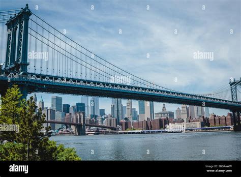 Manhattan Bridge and view on New York downtown, cityscape of Manhattan ...