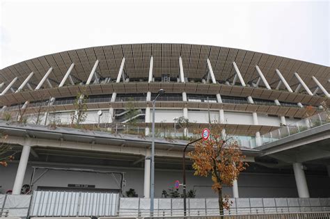 exclusive: kengo kuma's completed olympic stadium for tokyo 2020