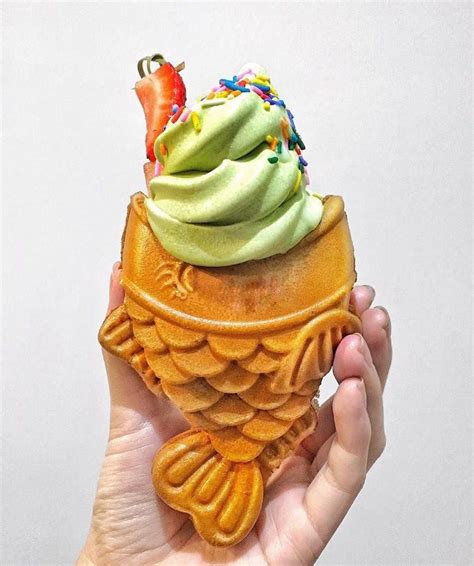 Adorable Fish-Shaped Cone with a Wide Mouth Playfully Serves Delicious Ice Cream | Dulces ...