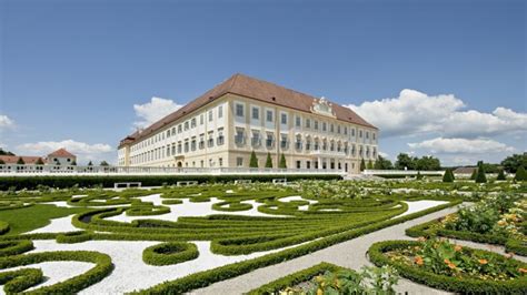 Royal Gardens of the Habsburg Family - PIK Film