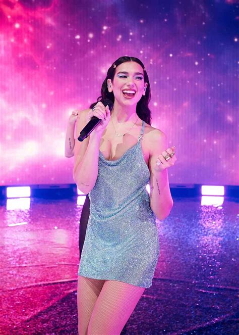 Dua Lipa Performs Live at the American Music Awards 2020 in London ...