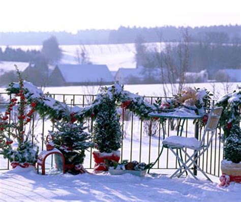 winter-christmas-balcony-view