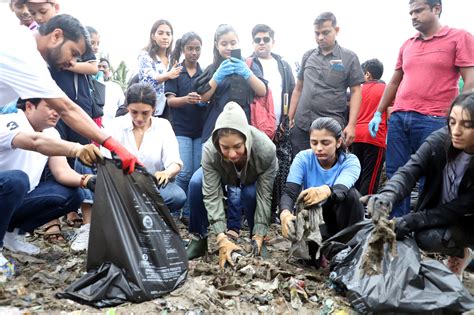 Karishma Tanna, Saher Bhamla, Sophie Choudry at Beach Clean Up Day For ...