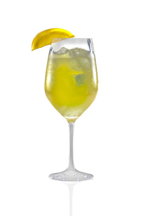 Lemon Spritz: limoncello, limonata and prosecco. Very refreshing and light.