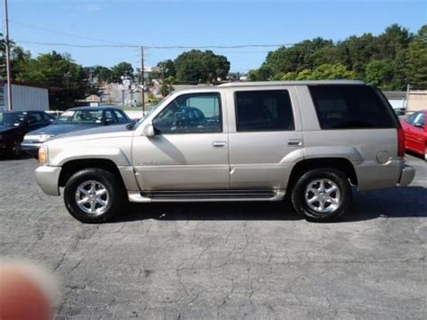 1999 Cadillac Escalade Data, Info and Specs | GTCarLot.com