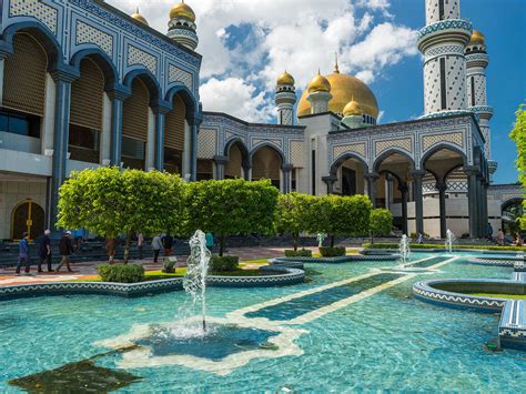 Jame' Asr Hassanil Bolkiah Mosque | Mustseespots.com