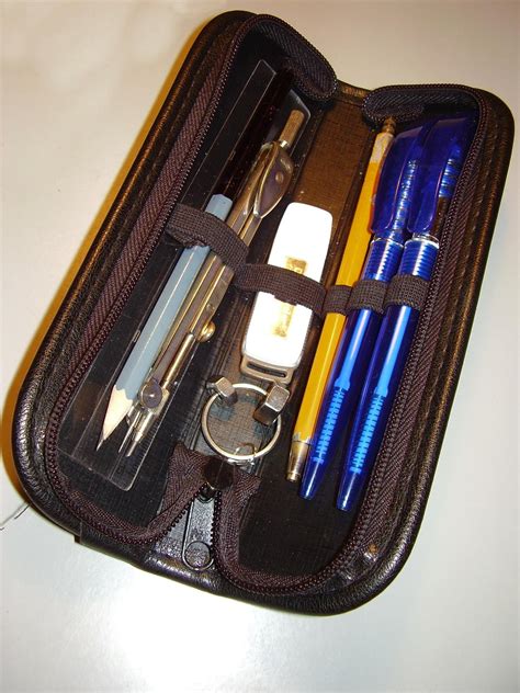 Pencil case - Wikipedia
