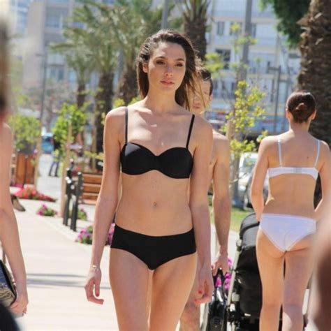 15 Hot Gal Gadot Bikini Pictures Will Blow Your Mind