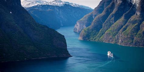 Scandinavian Cruises with Hurtigruten and Göta Canal / Authentic Scandinavia