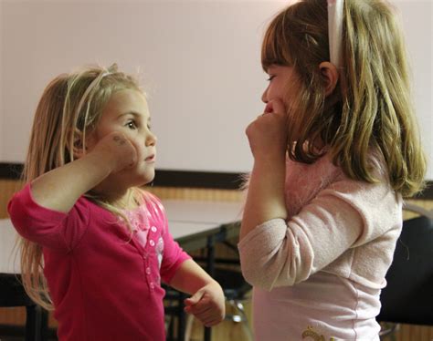 File:Girls learning sign language.jpg - Wikimedia Commons