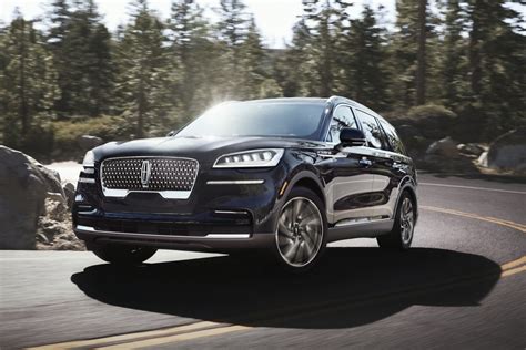 2021 Lincoln Aviator PHEV Review: 4 Pros and 3 Cons