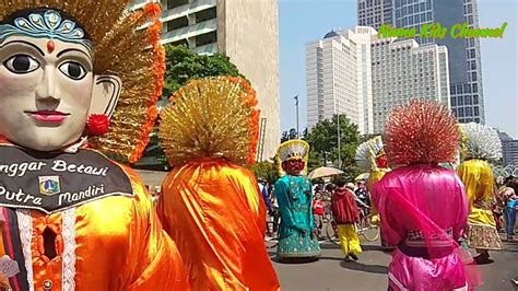 Ondel Ondel Betawi• Ondel Ondel Dance• Car Free Day Jakarta - YouTube