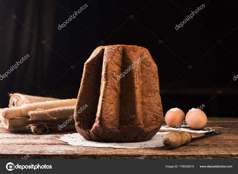 Pandoro Italian Christmas cake Stock Photo by ©FabioBalbi 176035010