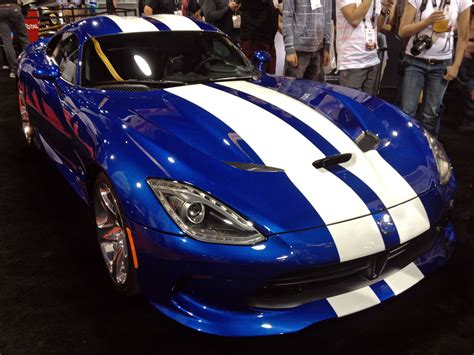 Blue Dodge Viper with racing stripes - Global High Performance