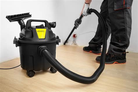 What industrial vacuum cleaner should you buy? A guide | expondo.co.uk