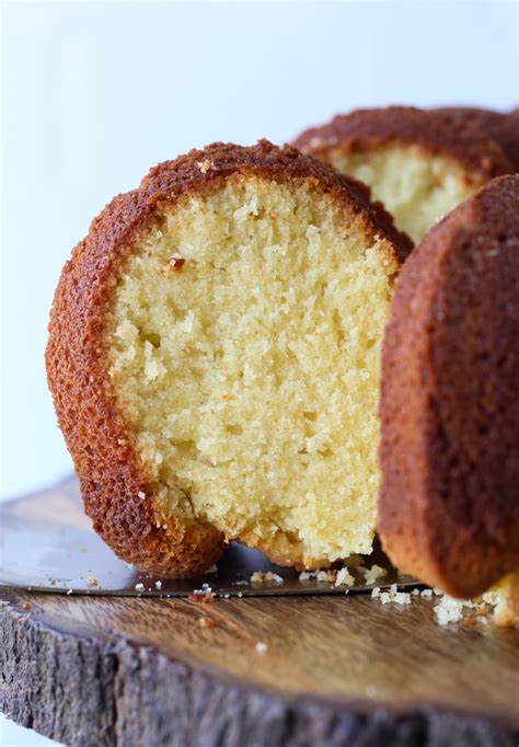 Easy Old Fashioned Pound Cake Recipe - Only 4 Ingredients!