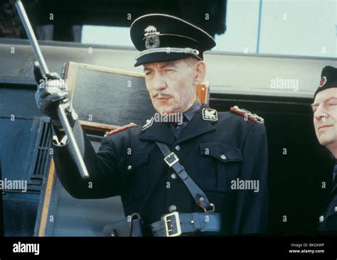 RICHARD III (1995) IAN MCKELLEN, BILL PATERSON RCH3 022 Stock Photo - Alamy