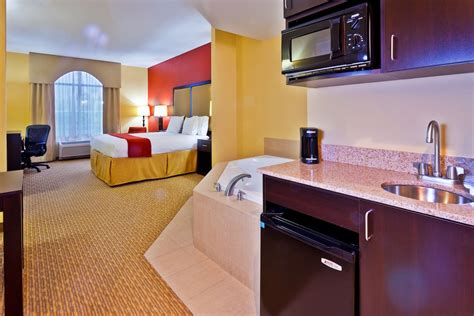 Holiday Inn Express Hotel and Suites Nashville-Opryland, an IHG Hotel ...