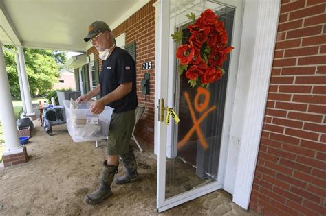 Crews scour debris for more victims after Tennessee floods | AP News