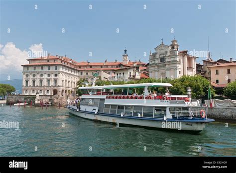 Ferry in front of the Palazzo Borromeo, Isola Bella, Lake Maggiore, Italy Stock Photo - Alamy