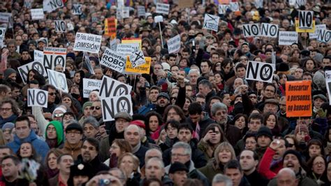 Protesters, police clash in Spain | CNN