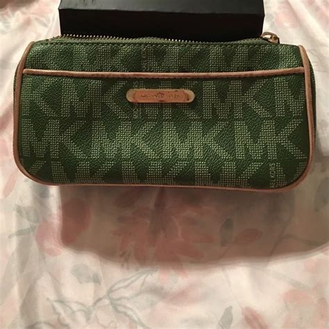 AUTHENTIC MICHAEL KORS MAKEUP BAG | Michael kors makeup bag, Bags, Makeup bag