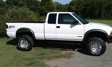 2000 Chevrolet S10 ZR2 4×4,Automatic transmission. for Sale in Yadkinville, NC - OfferUp