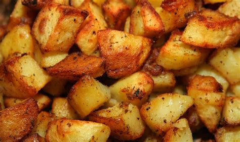 Mary Berry shares her recipe for perfectly ’crunchy’ golden roast potatoes | Express.co.uk