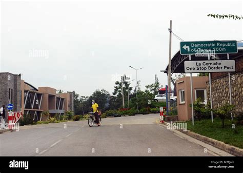 Rwanda congo border hi-res stock photography and images - Alamy