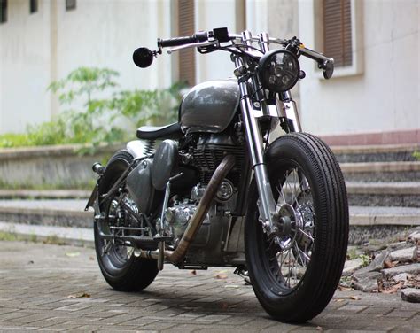 “Momot”: Royal Enfield 500 Bobber by Jowo Kustom – BikeBound