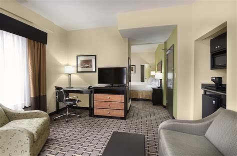 HOLIDAY INN EXPRESS® AND SUITES ATLANTA DOWNTOWN - Atlanta GA 111 Cone 30303