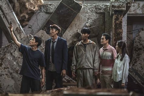 Film Review: Sinkhole (2021) by Kim Ji-hoon