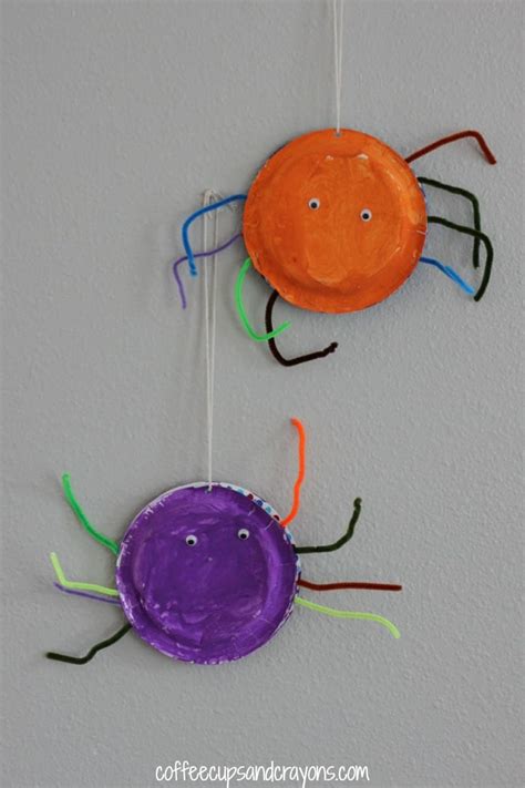 Easy Spider Paper Plate Craft -- Coffee Cups and Crayons