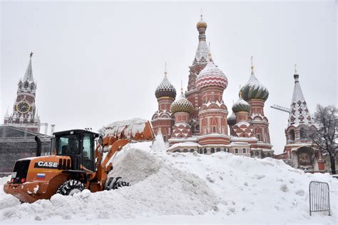 Snow of the Century: Moscow blanketed in white after heaviest snowfall ...