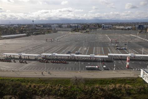 49ers Levis Stadium Parking Lot And Gate 1 - ServeTheHome