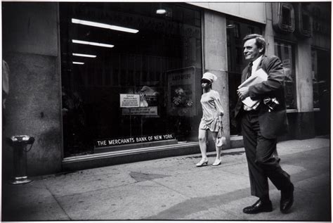 Garry Winogrand’s Women are beautiful – 50 years later