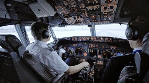 Boeing 737-600 COCKPIT Landing in Snowy Oslo Gardermoen Airport - YouTube