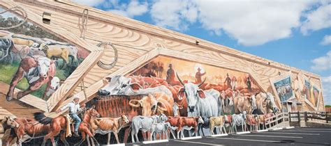 The Murals of Lake Placid: Art & History Tour | VisitSebring