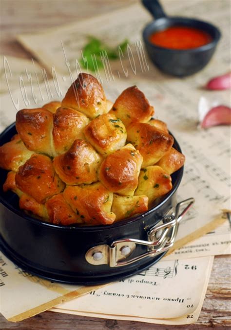 Savory Monkey Bread recipe | Chefthisup