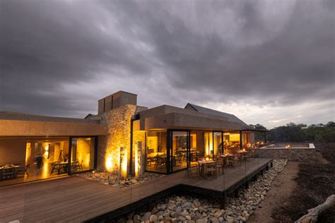 Kapama River Lodge safari lodge with wide open spaces and airy design