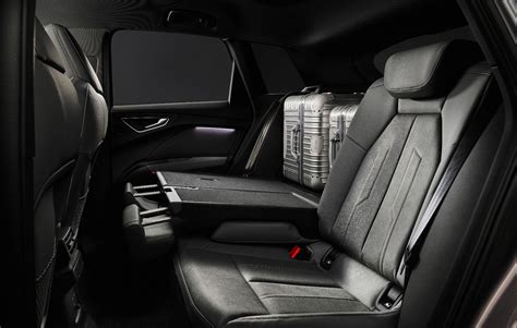 Hop Aboard the Upcoming Audi Q4 e-tron and Discover Its High-Tech Interior - autoevolution